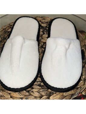 United Airline Velour White & Black Spa Slippers